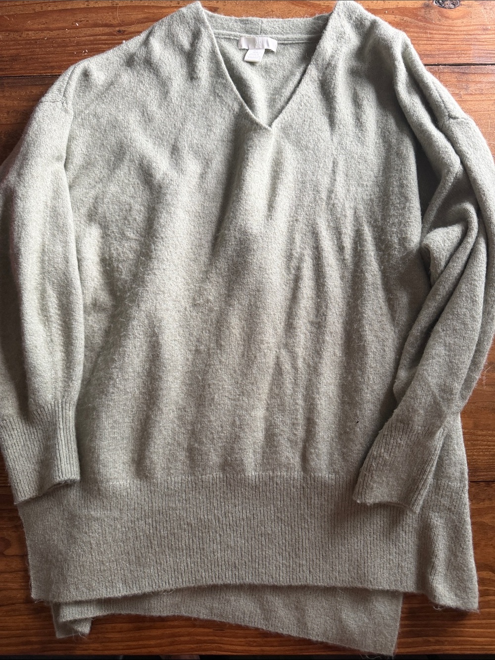 H&M women’s  V-Neck Sweater - Light Sage Green